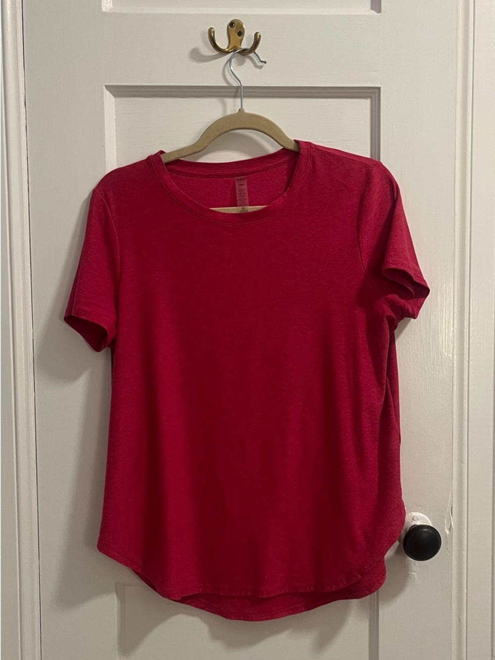 Beyond Yoga Women’s Size Medium Pink Tee